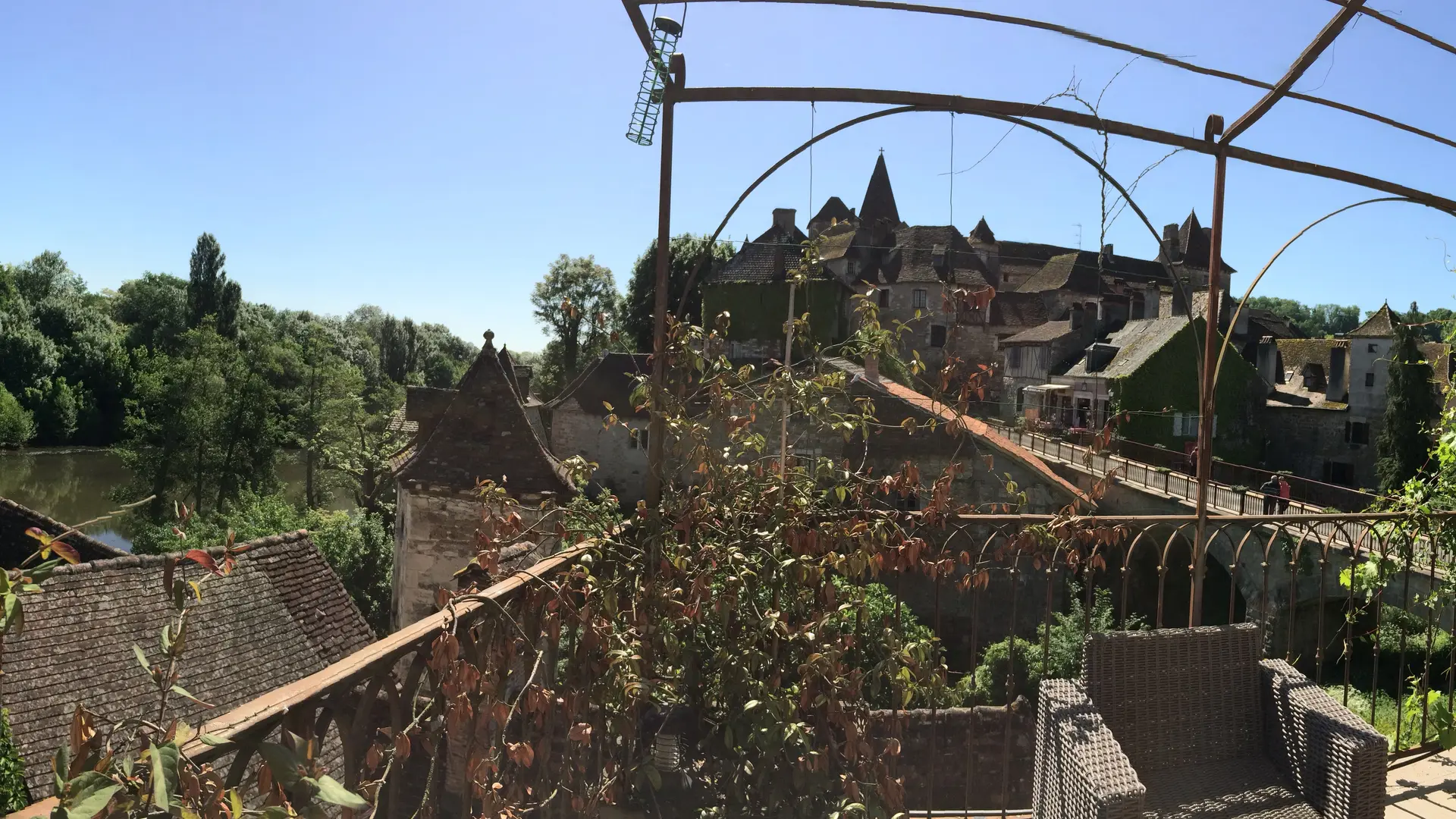 La Terrasse-Carennac-panorama-sur-La-Dordogne