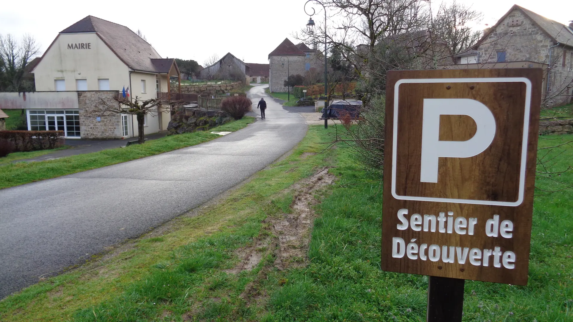 Parking Entre Maumont et Sourdoire