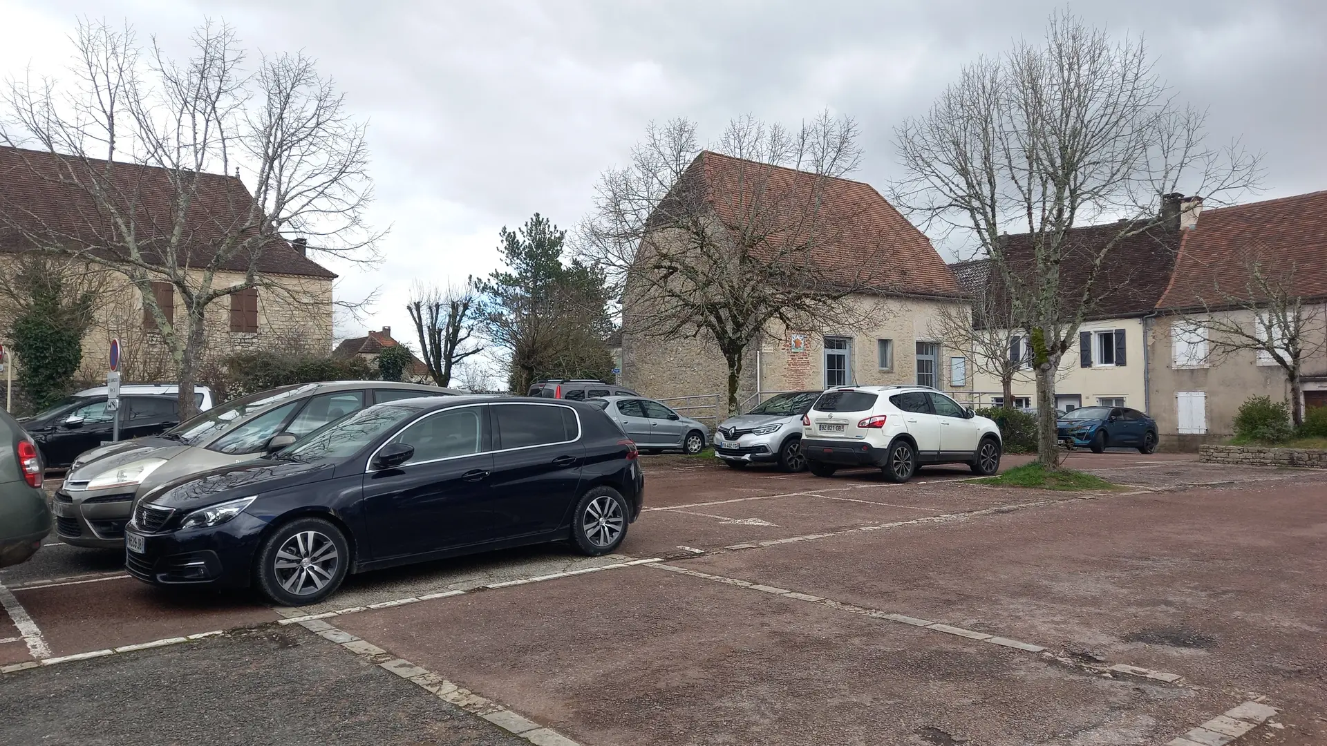 Parking plublic 150m maison