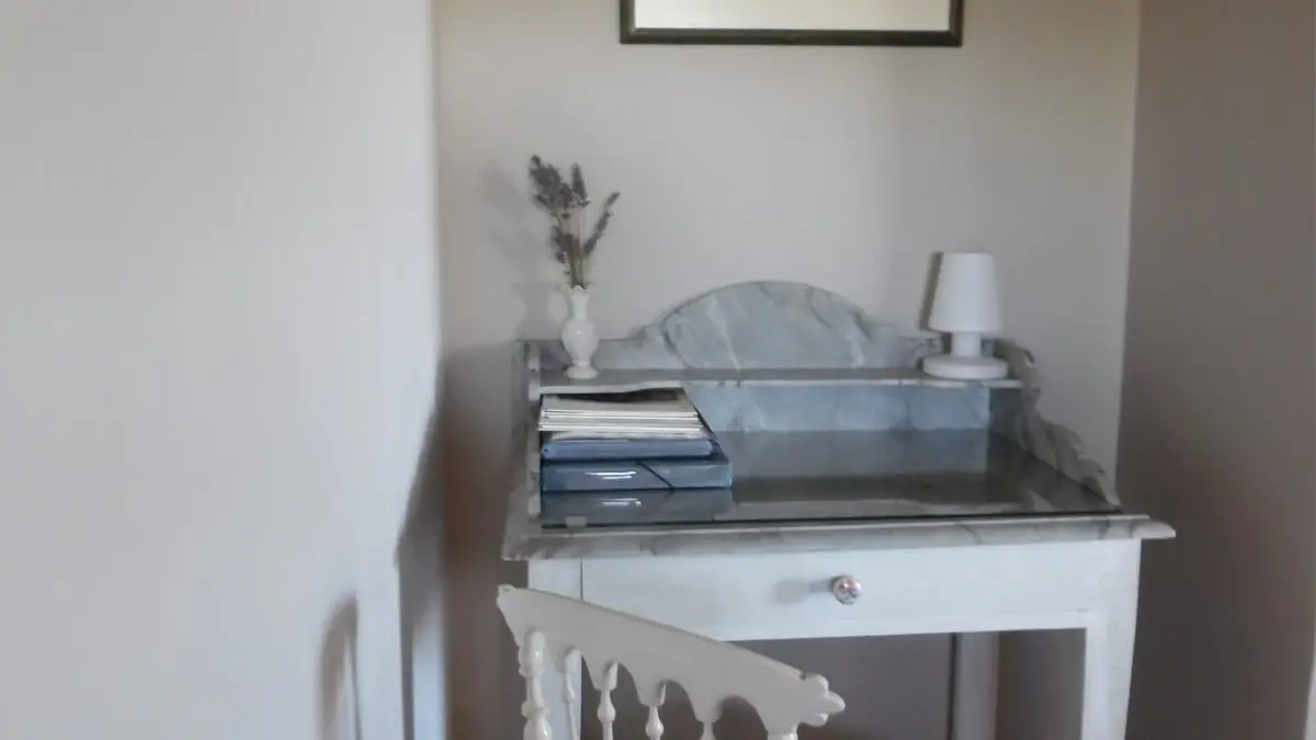 Petit Escamps bureau