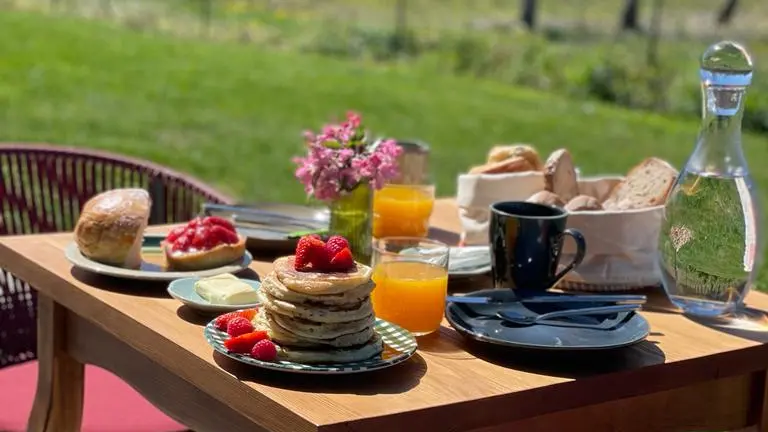 Petit-déjeuner en terrasse