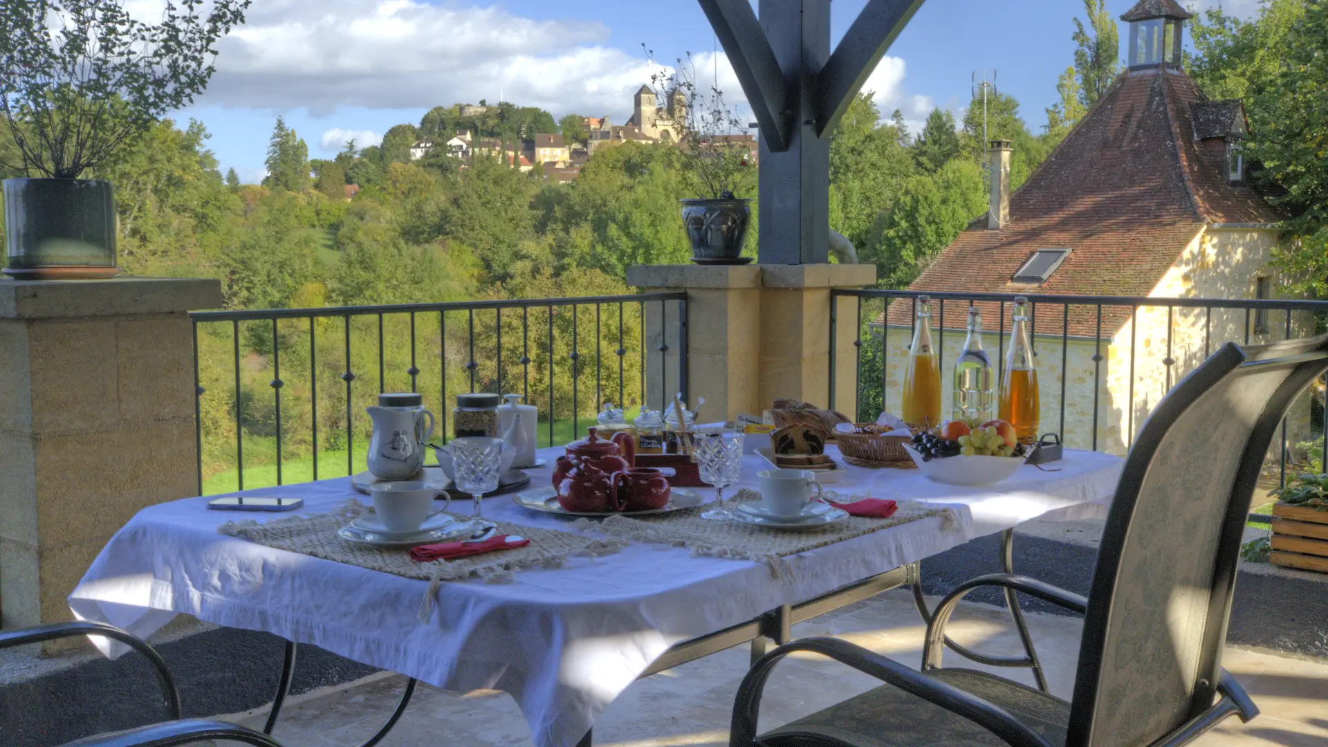 Petit dejeuner en terrasse