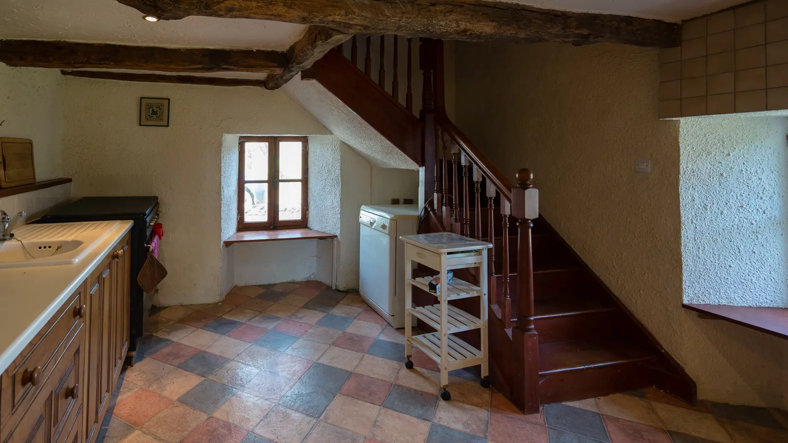 Pigeonnier Cuisine-Escalier JPb