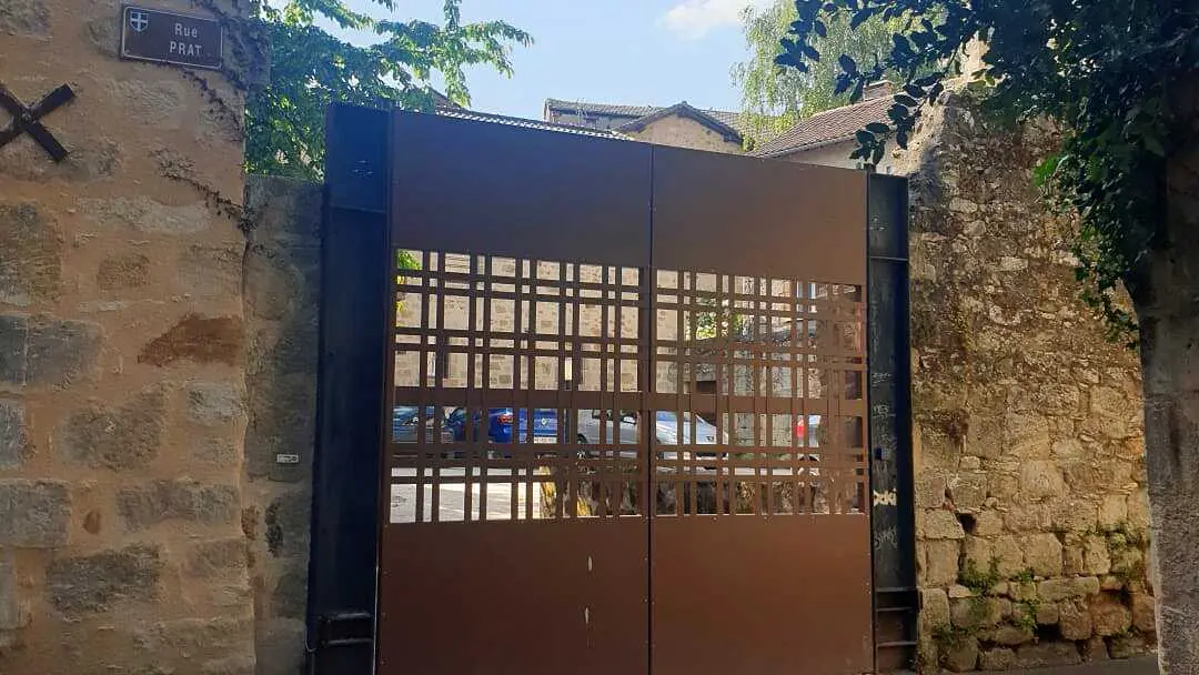 Portail rue Plancat parking privatif et gratuit