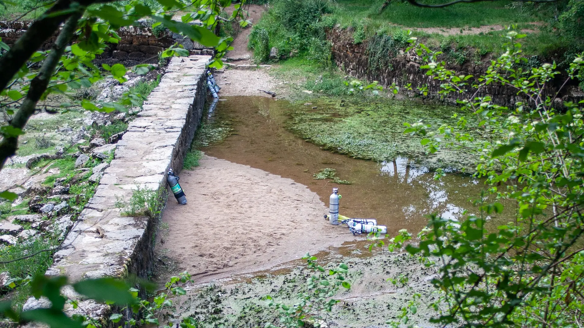 Plongée à la résurgence du gouffre de Saint-Sauveur