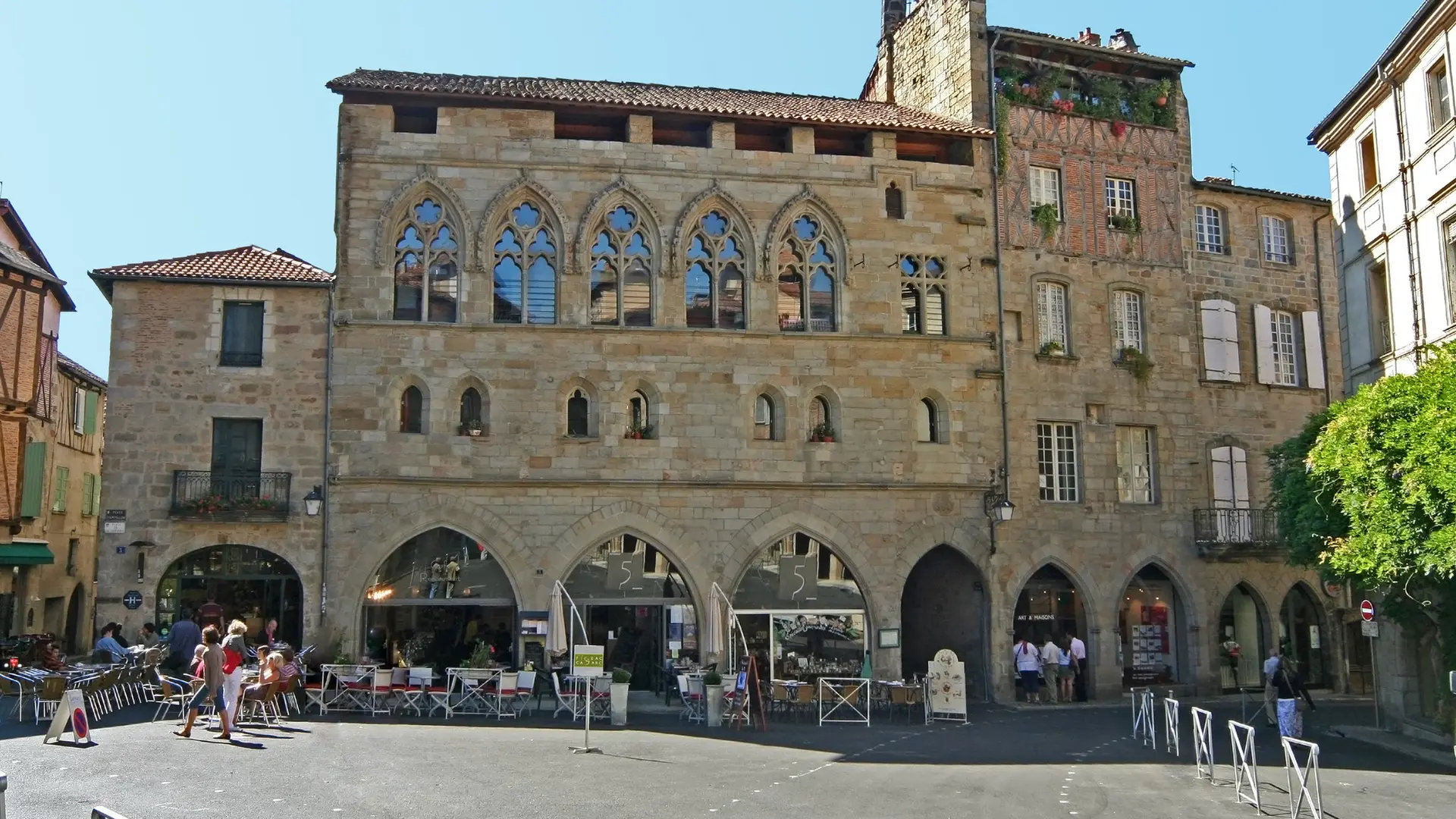 Figeac - Place Champollion - Lot Tourisme - OT Figeac-P. Letraublon