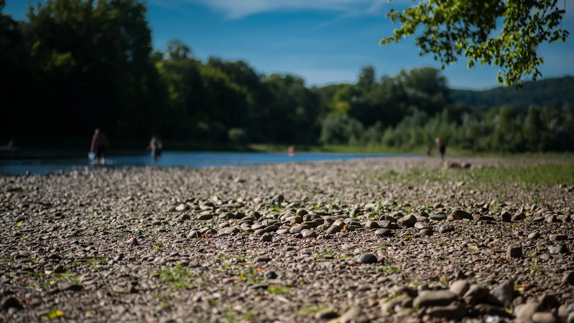 Plage au bord de la Dodogne - Camping du Port Creysse_14 © Lot Tourisme - C. ORY