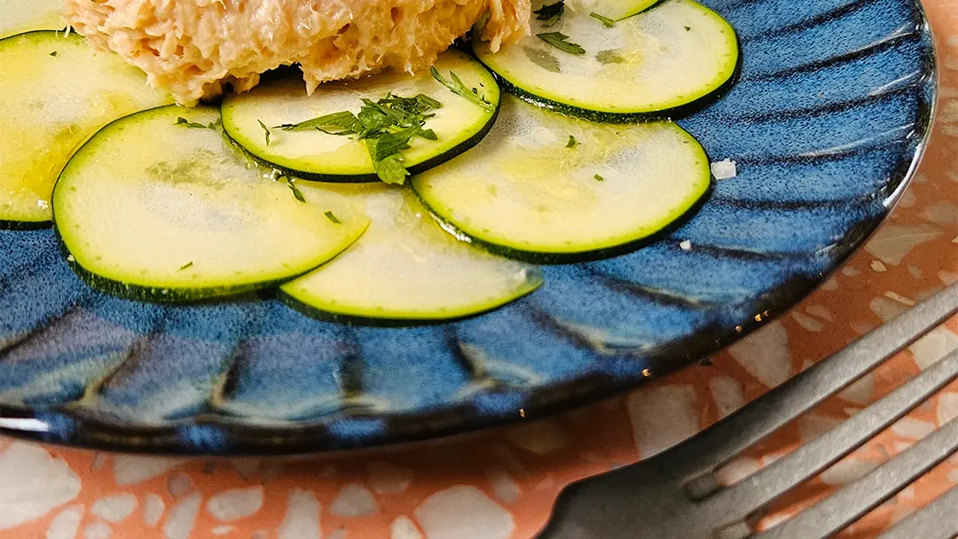 Rillettes de saumon, carpacio de courgettes