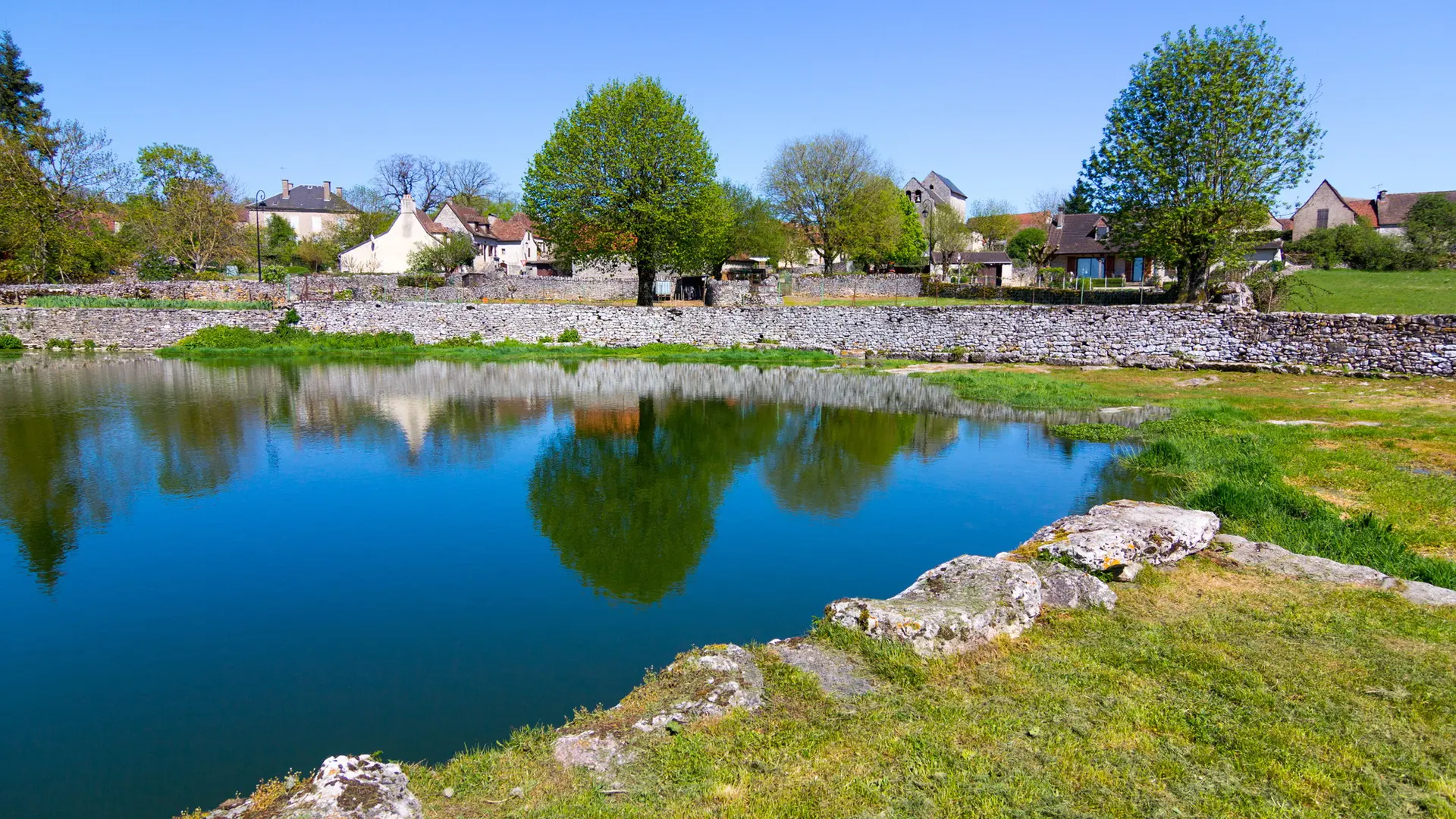 Près du Lac de Reilhac