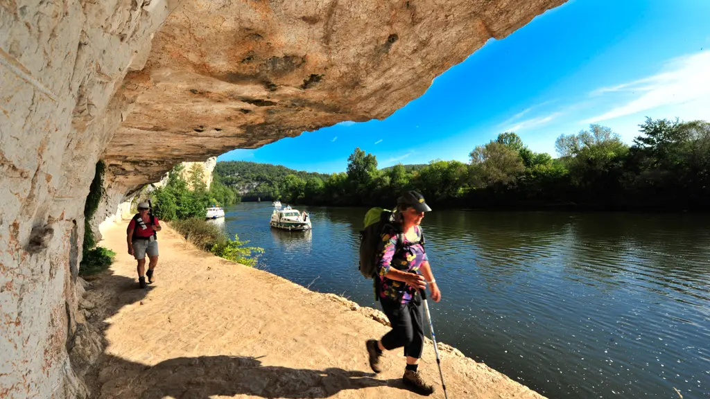 Rando sur le chemin de halage de Ganil à Bouziès © Lot Tourisme - C. ORY