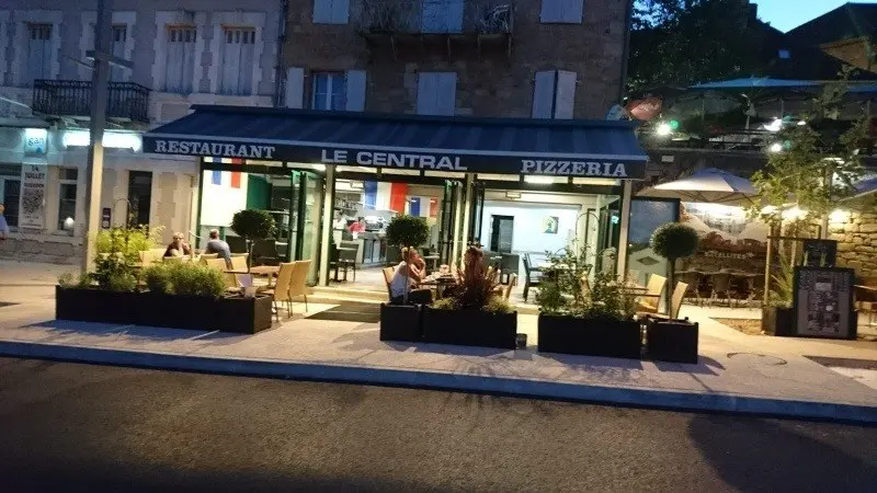 Restaurant Le central - Terrasse de nuit