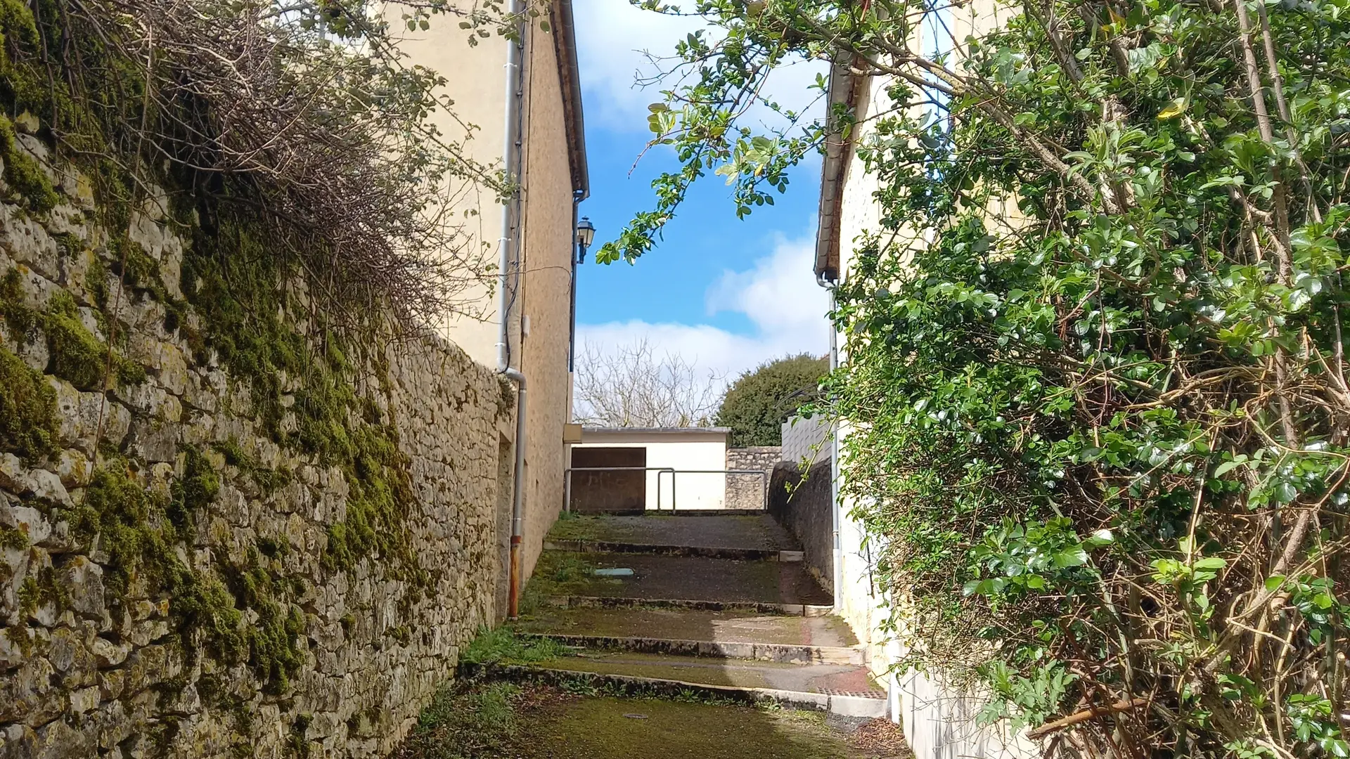 Ruelle à côté maison
