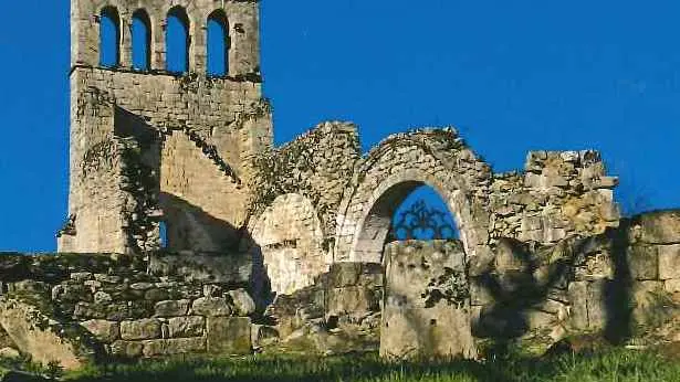 Ruine de l'église du vieux bourg
