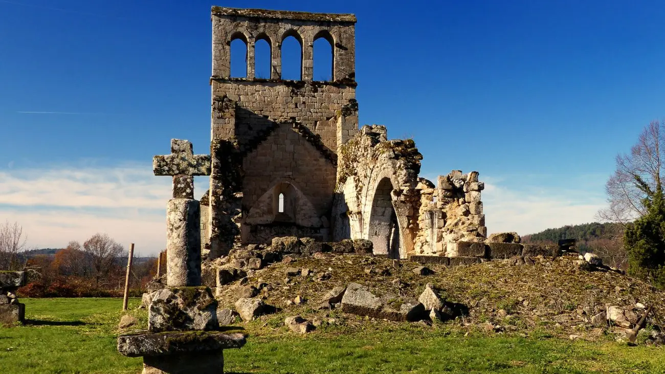 Ruines de l'eglise Saint Geniez