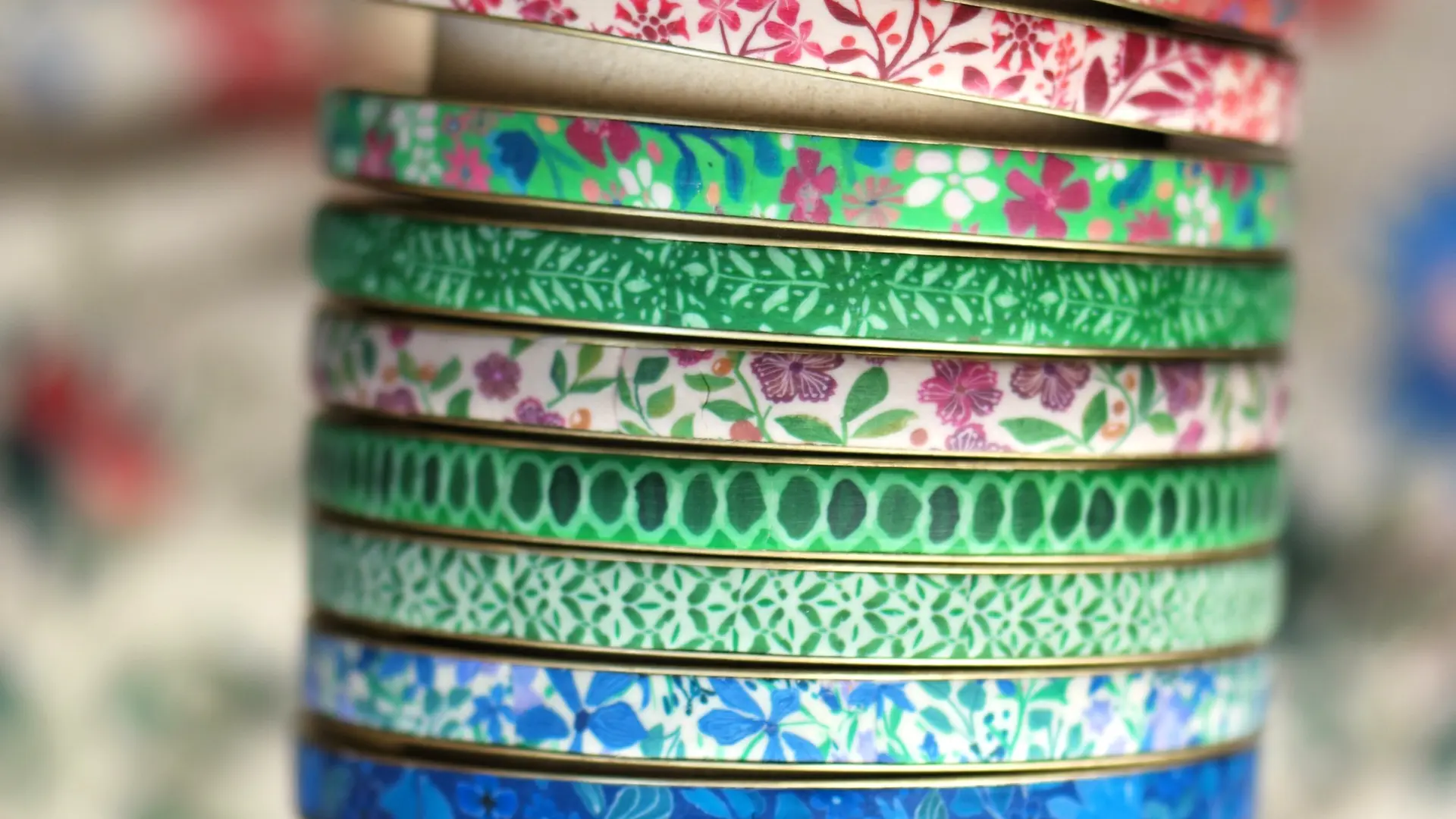 Bracelets aux motifs floraux