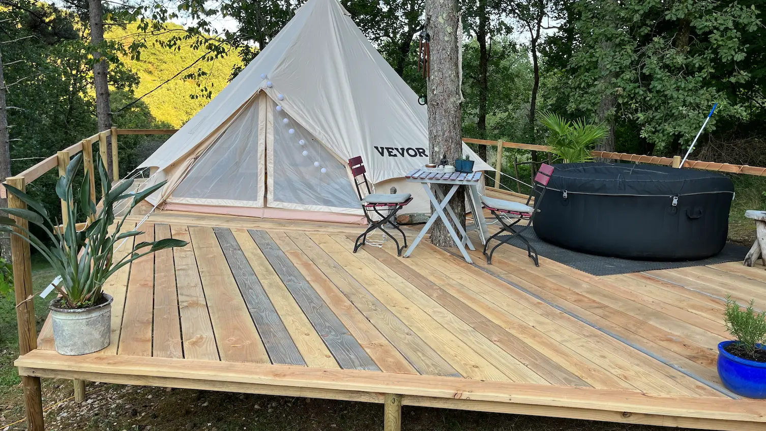 Tipi avec jacuzzi privé