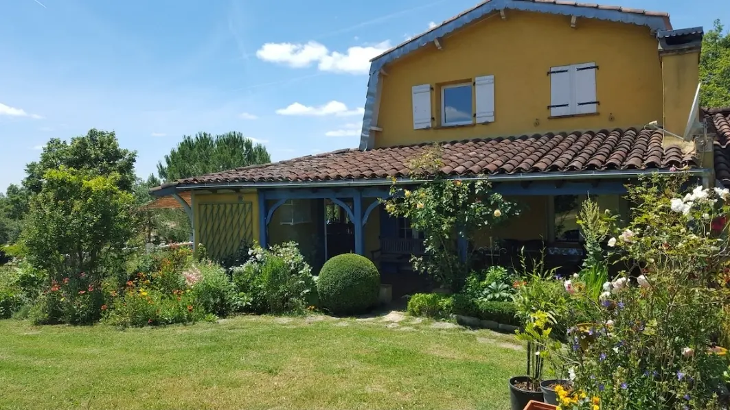 Screenshot_2025-10-08-12-39-49-171_com.airbnb.android-edit