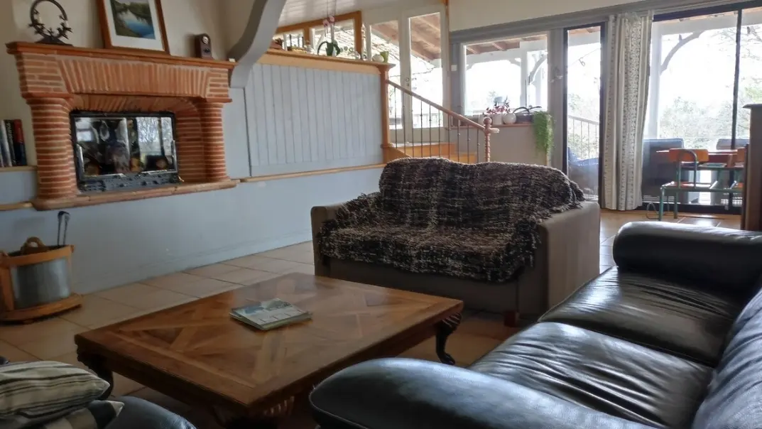 Screenshot_2025-10-08-12-43-33-763_com.airbnb.android-edit