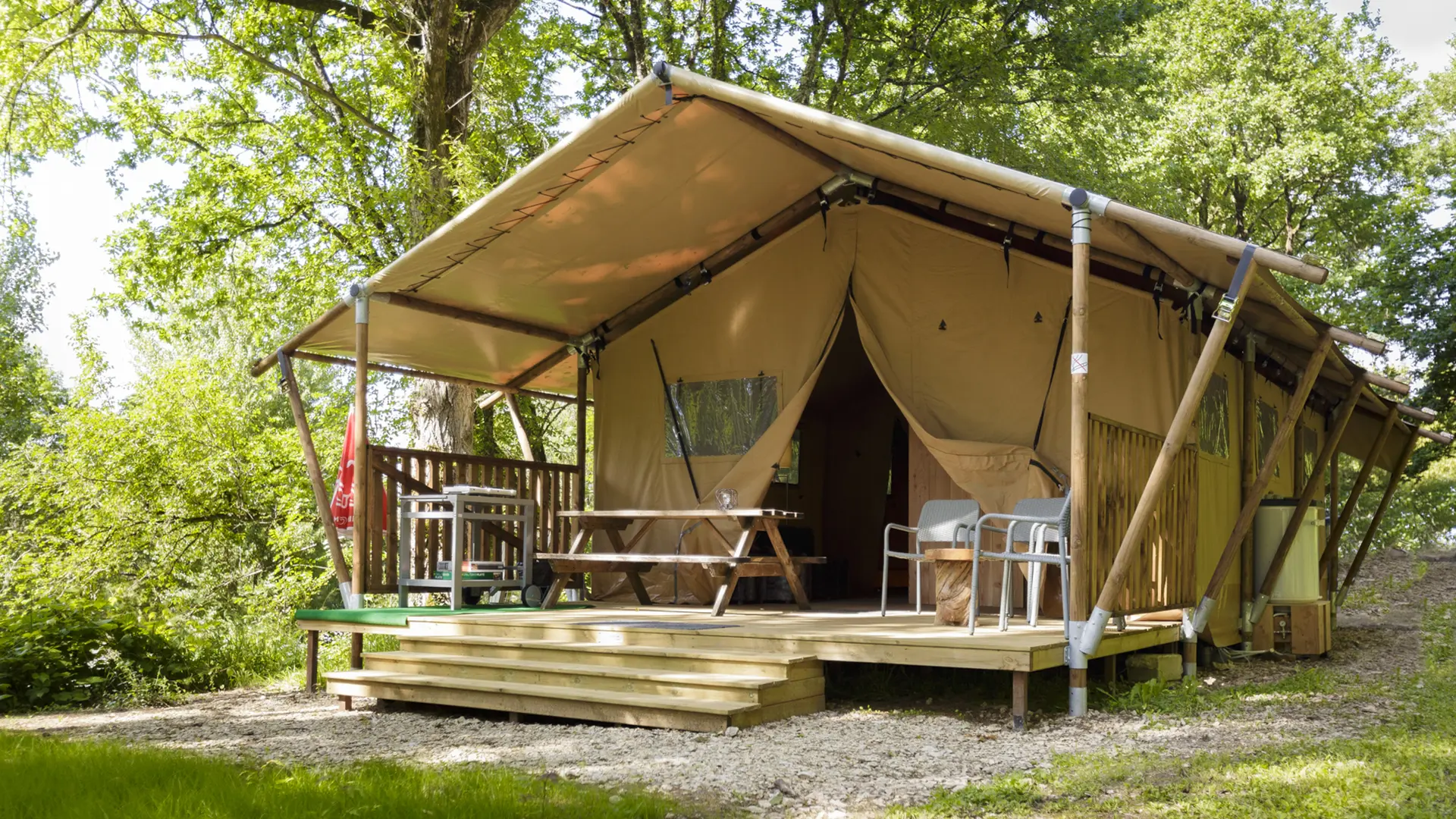 Safaritent met eigen sanitair, Camping Le Clos Bouyssac