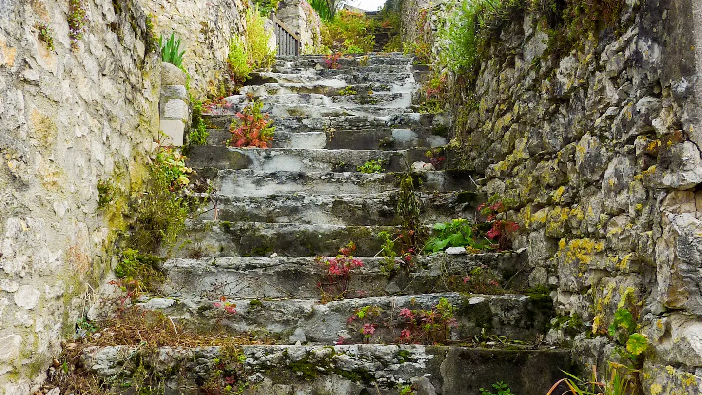 Saint-Sozy - Escaliers taillés dans la pierre © Lot Tourisme - C. Sanchez