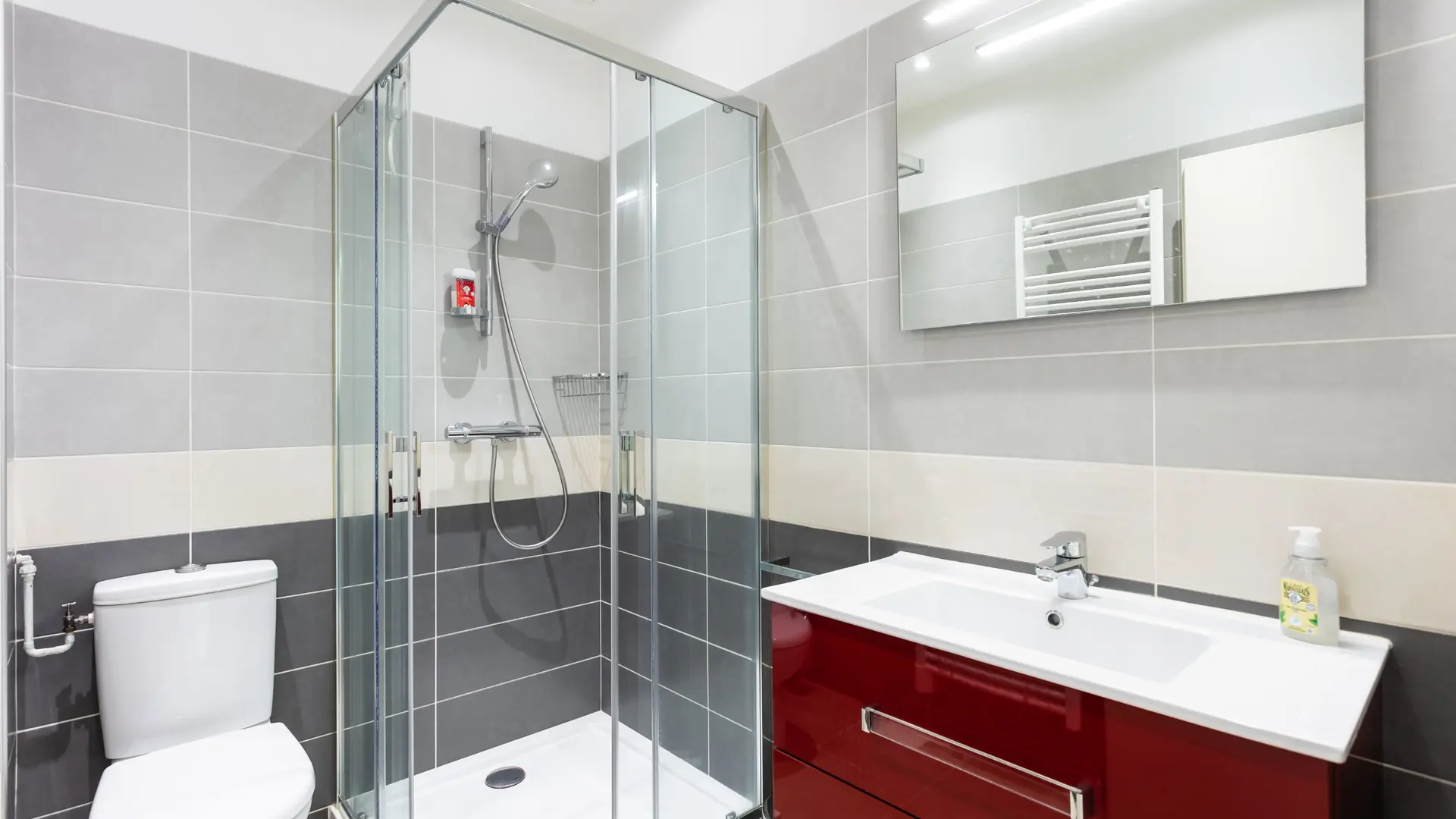 Salle d'eau RDC (douche, wc) - Suite parentale