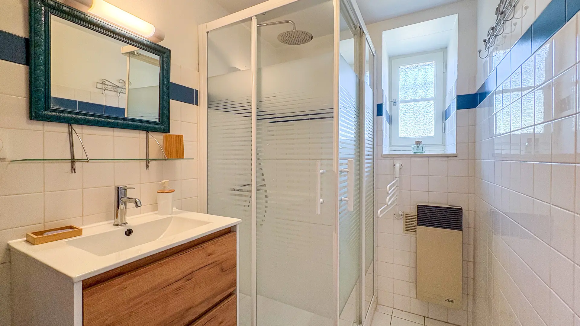 Salle de douche - rez-de-chaussée