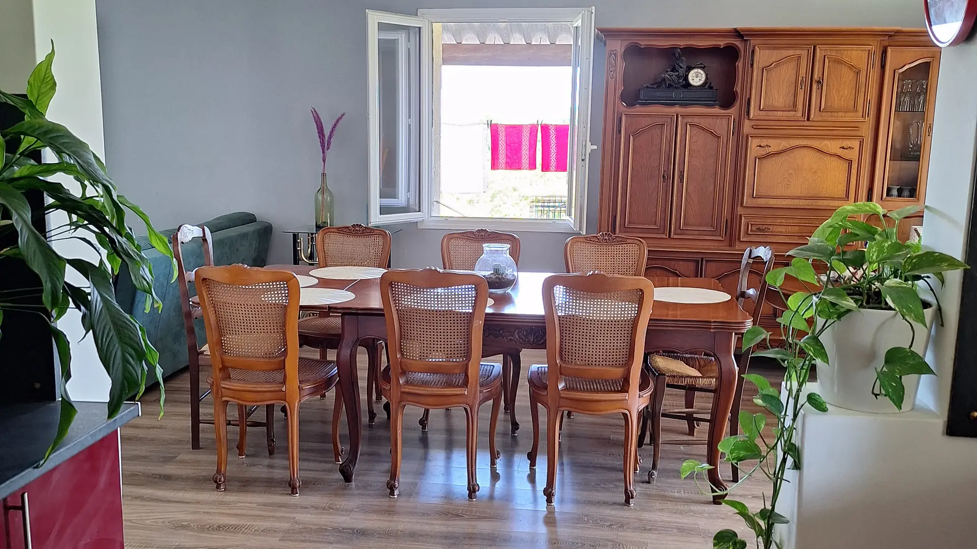 Salon vu de la cuisine