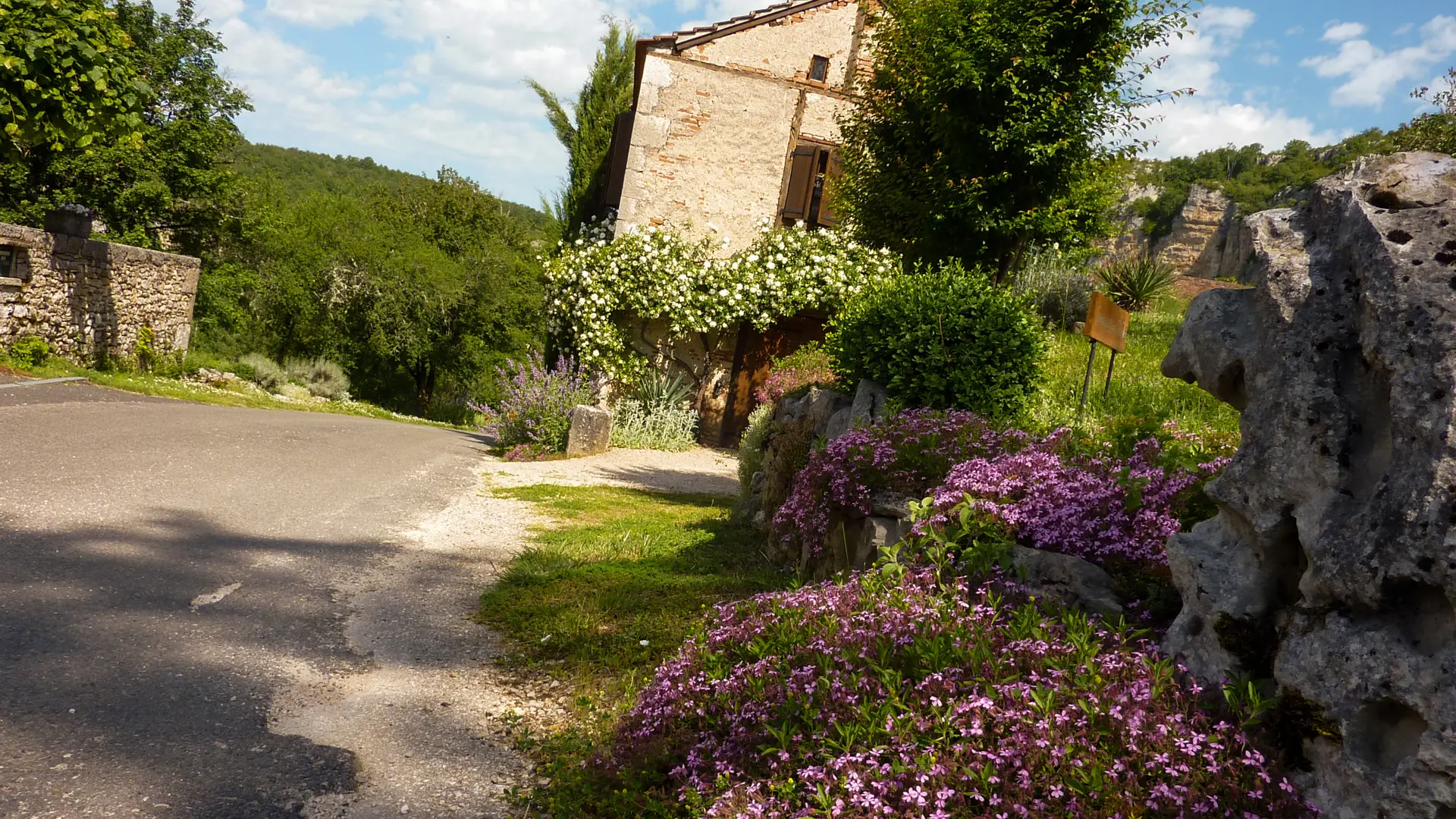 Sauliac - village fleuri _03 © Lot Tourisme - C. Sanchez