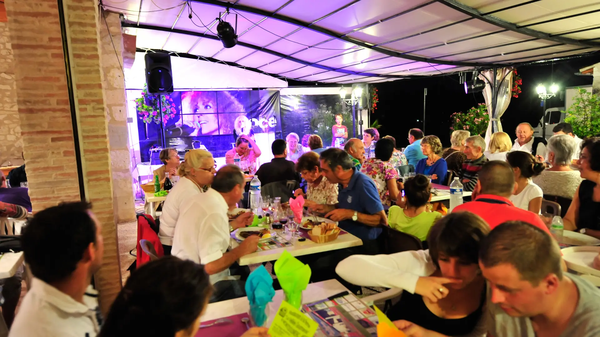 Soirée concert - ferme auberge de la veillée gourmande à Montdoumerc_15 © Lot Tourisme - C. ORY