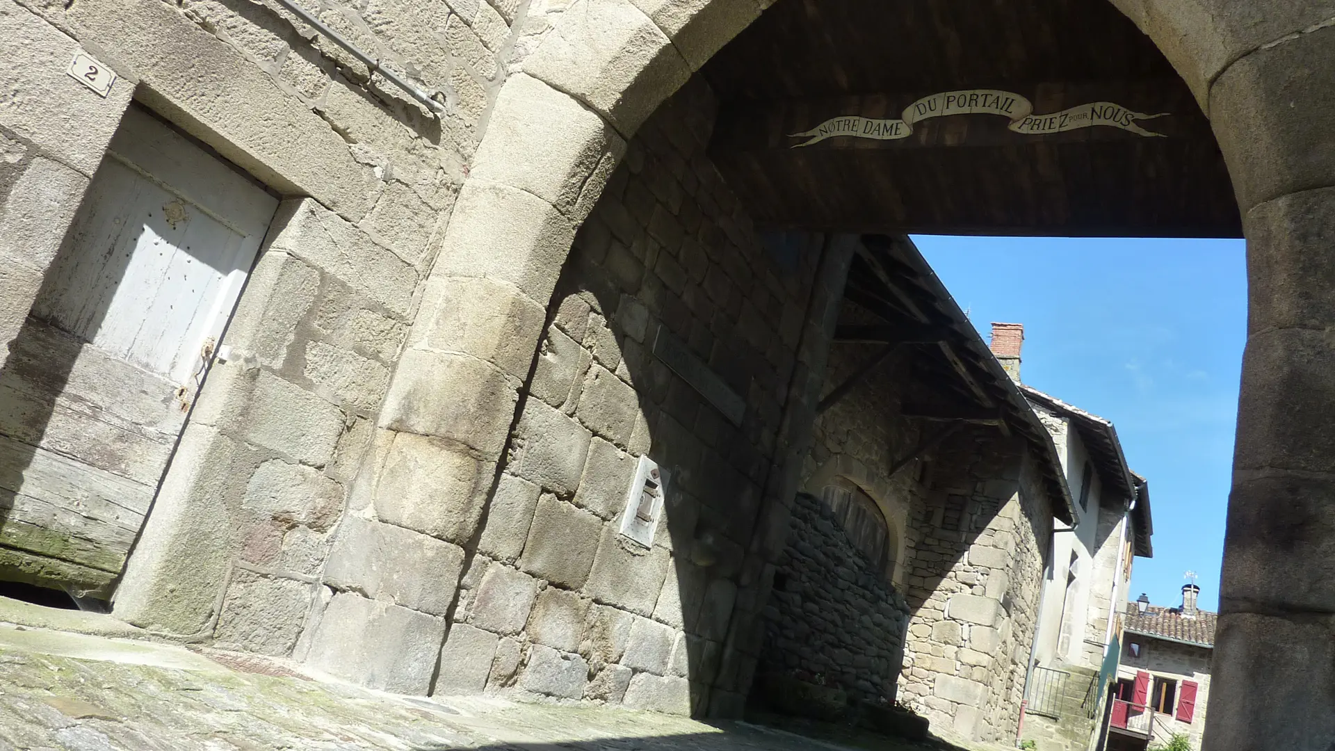 Sousceyrac - Portail Notre Dame_02 © Lot Tourisme - C. Sanchez