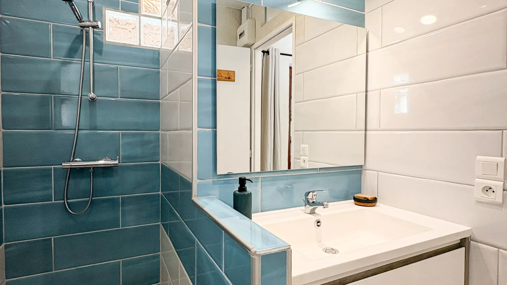 Studio avec salle de bain et kitchenette