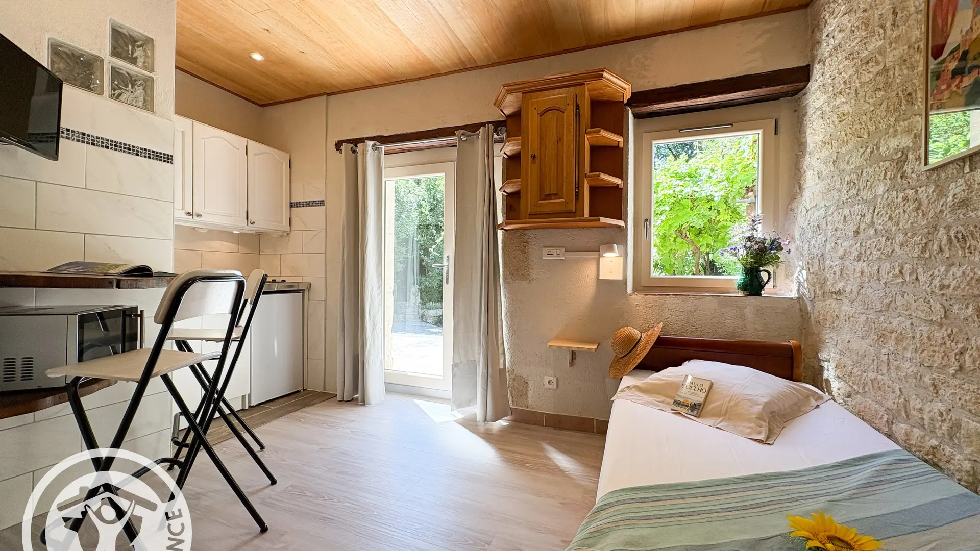 Studio avec salle de bain et kitchenette