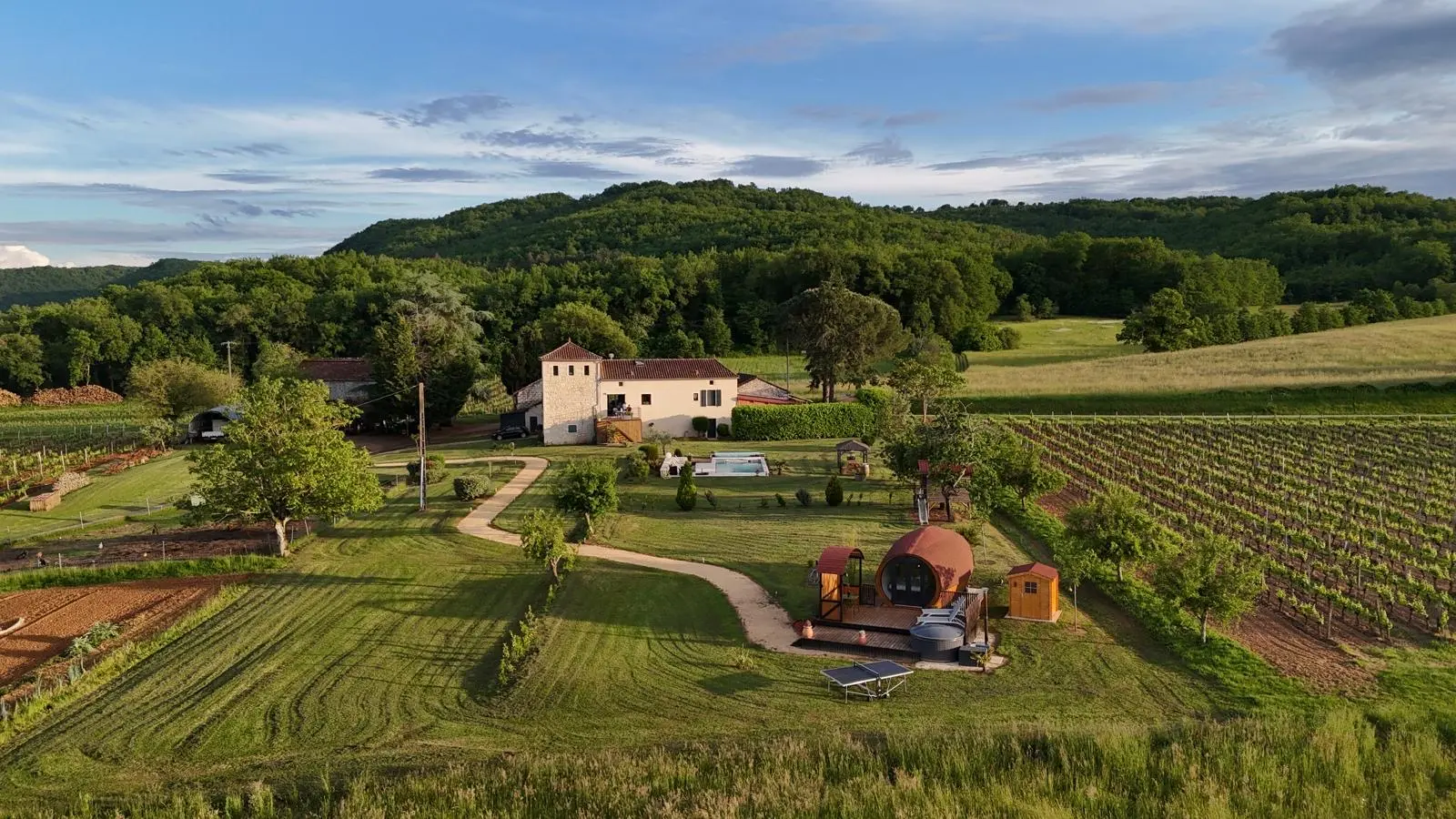 TONNO VUE D ENSEMBLE SUR LA PROPRIETE