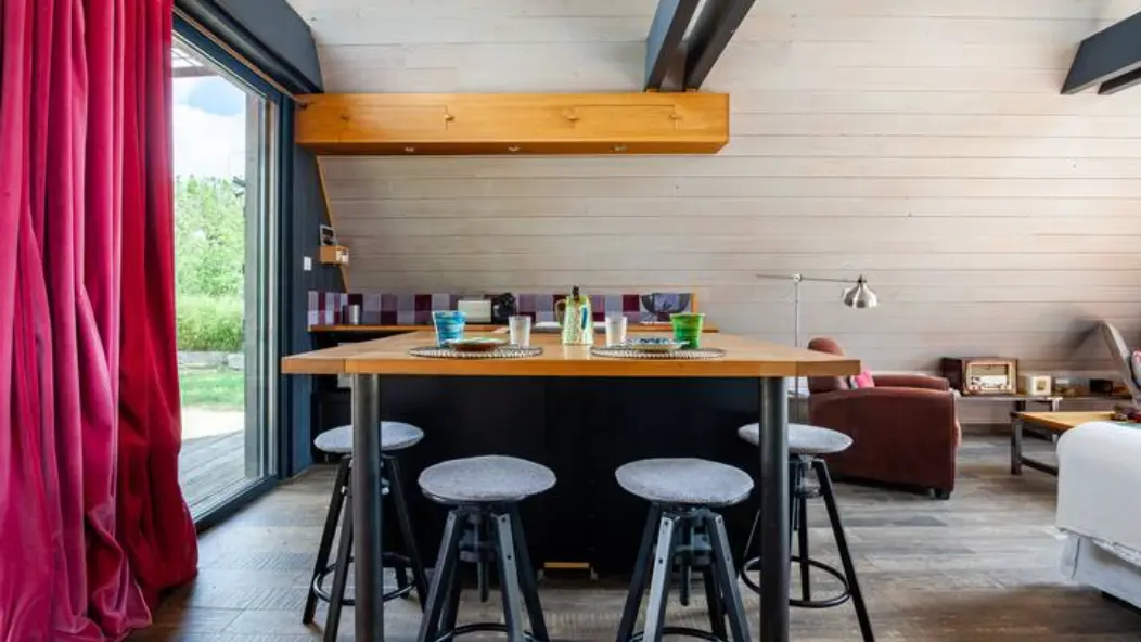 La Trigone du Causse II - Espace repas lumineux ouvert sur la Nature