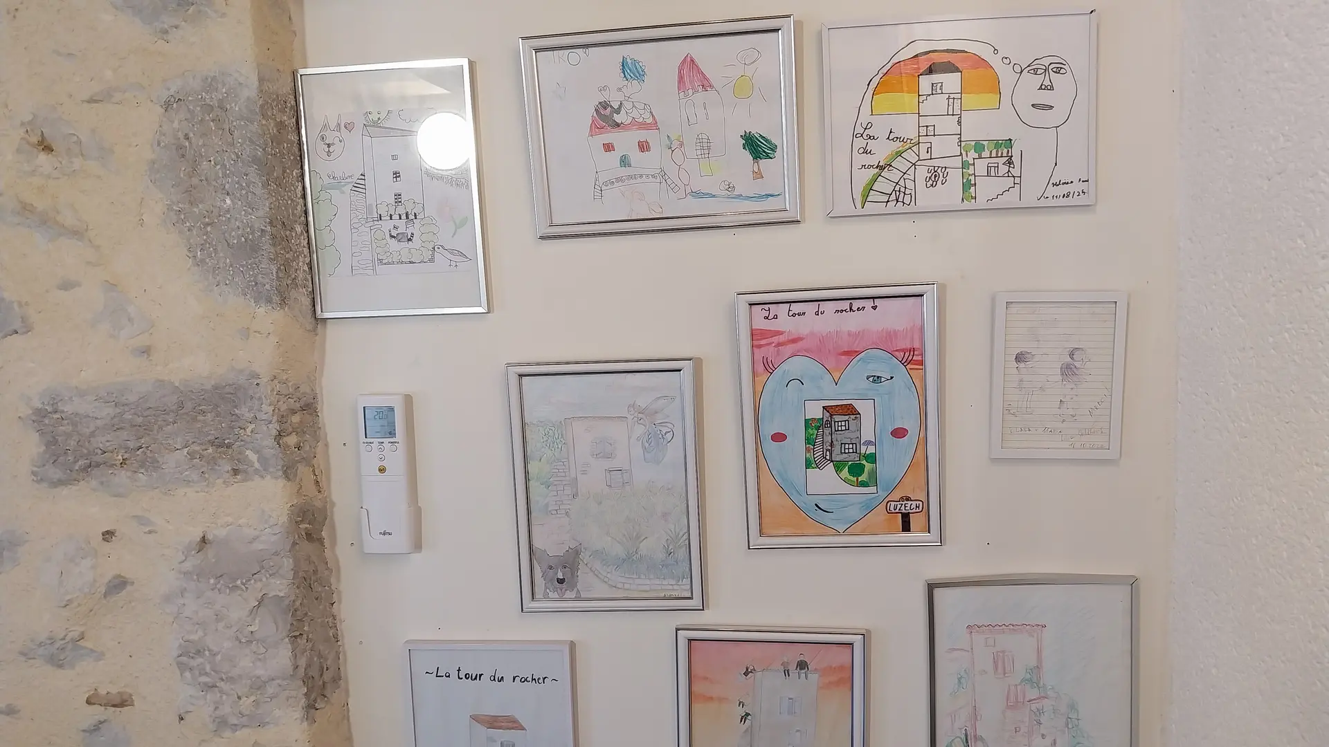 Tableaux  et dessins du gîte