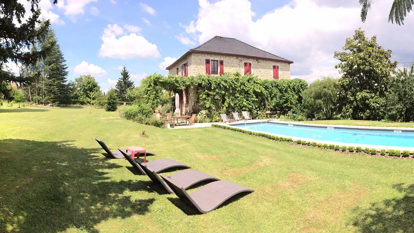 Maison, piscine et jardin