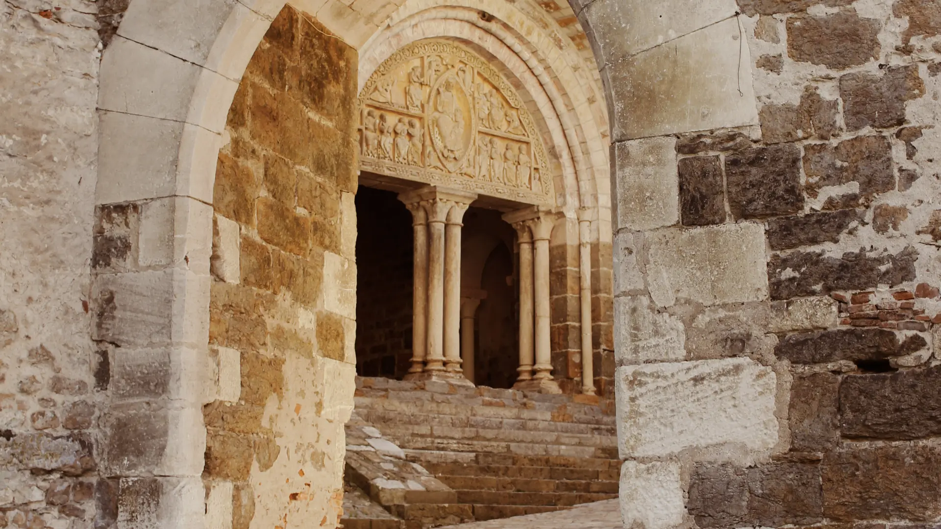 Tympan-Eglise-Saint-Pierre-Carennac