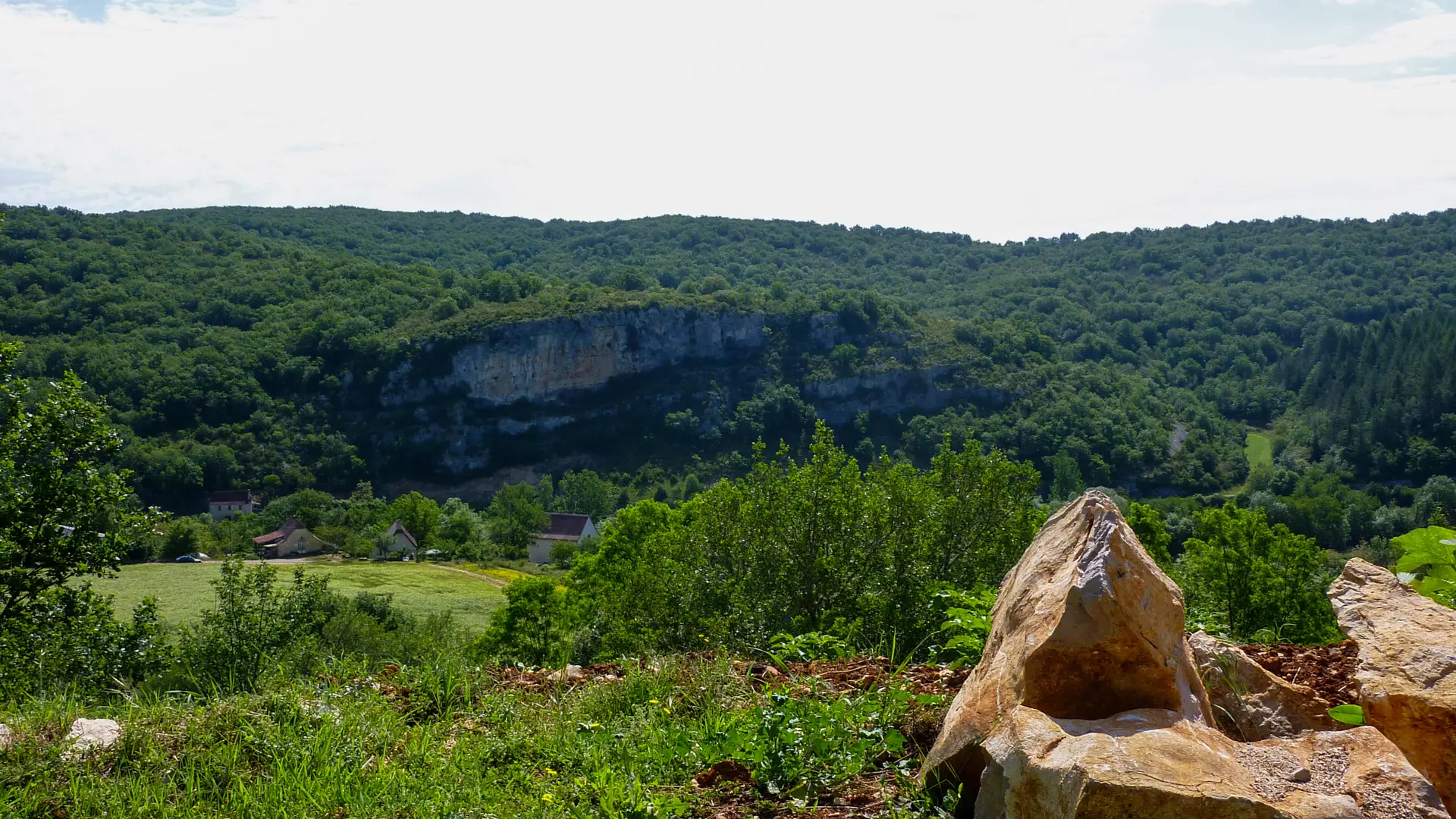Vallée du Célé - vue sur la vallée et ses falaises _07 © Lot Tourisme - C. Sanchez