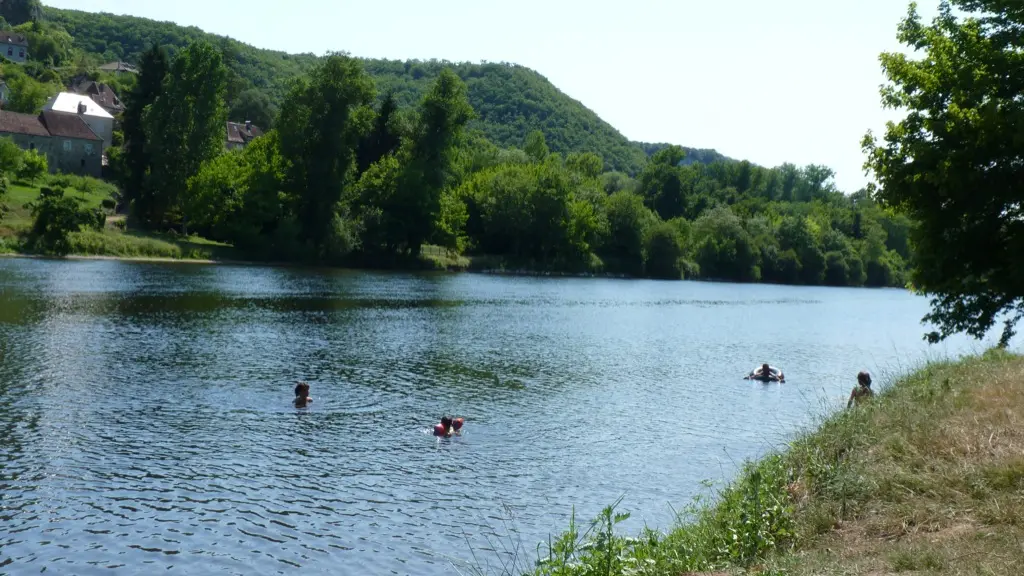 Baignade dans la Dordogne à Vayrac