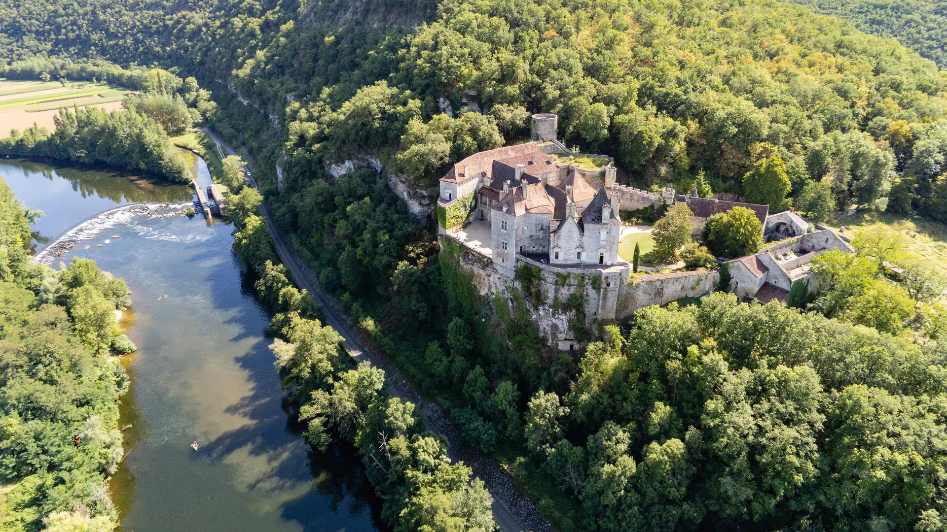 Vue aérienne du Château de Cénevières © Cyril Novello 190821-161915