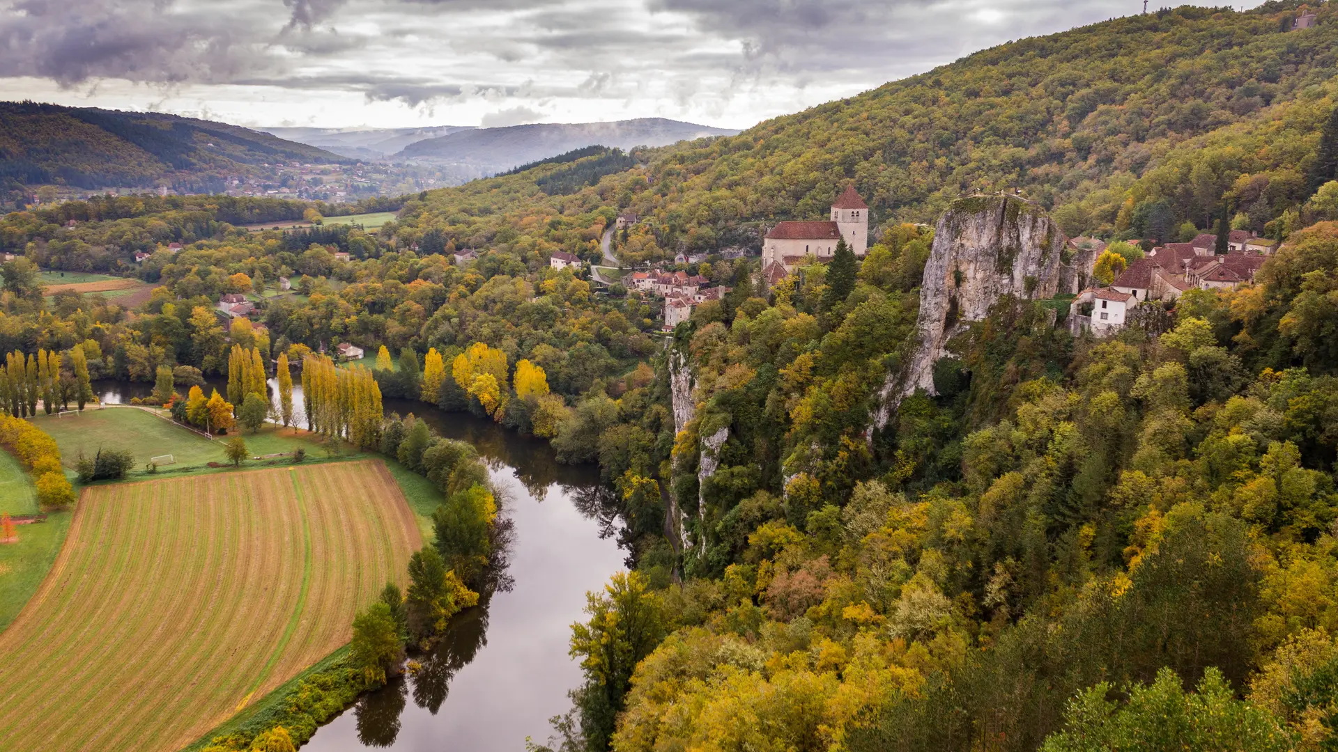 Vue automnale de Saint-Cirq Lapopie