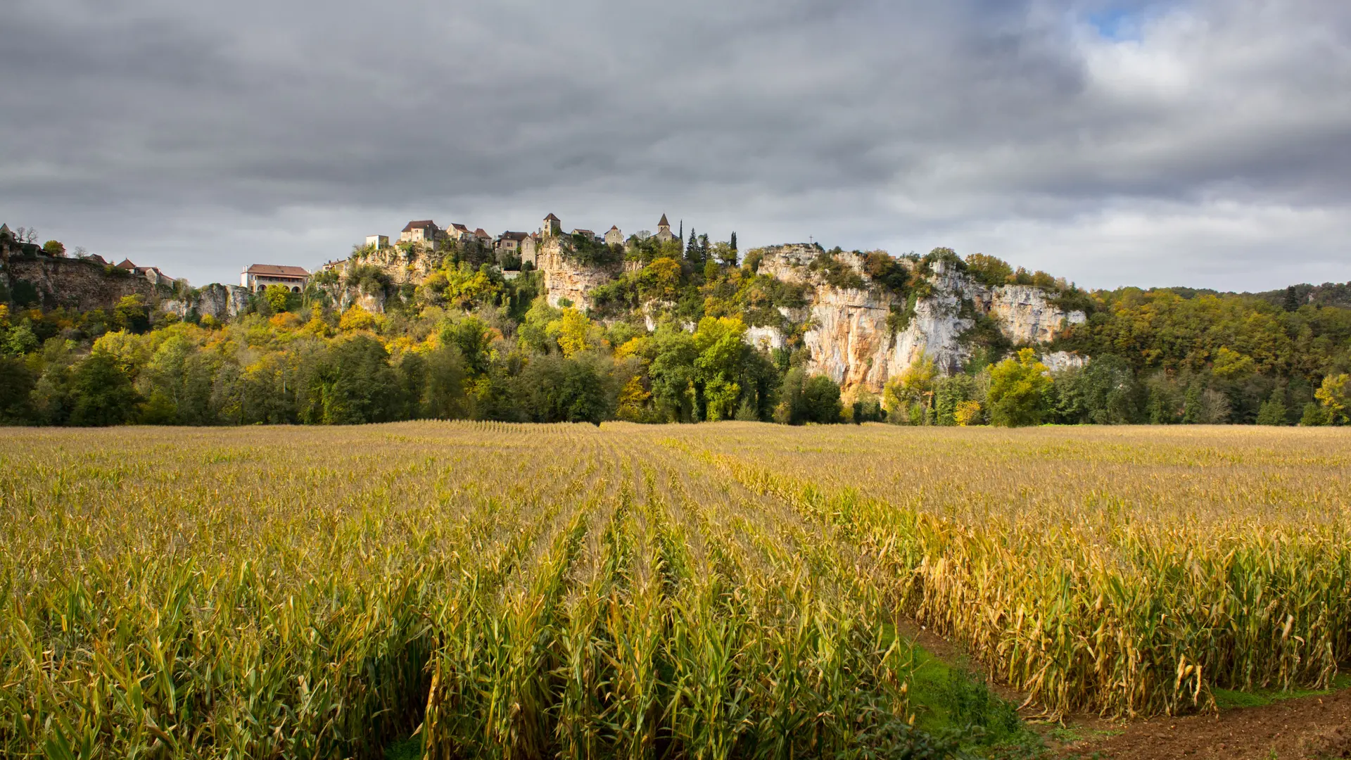 Vue de Calvignac depuis Larnagol © Lot Tourisme - C. Novello 151023-121438