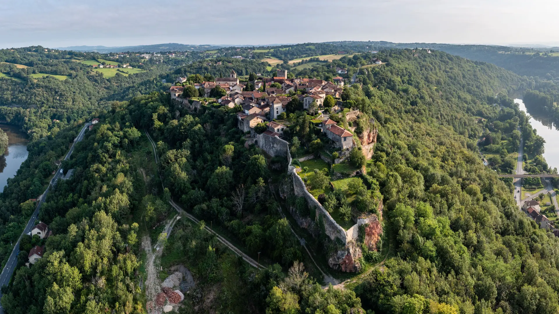Vue drone de Capdenac-le-Haut © Cyril Novello - Lot Tourisme 210721-085023