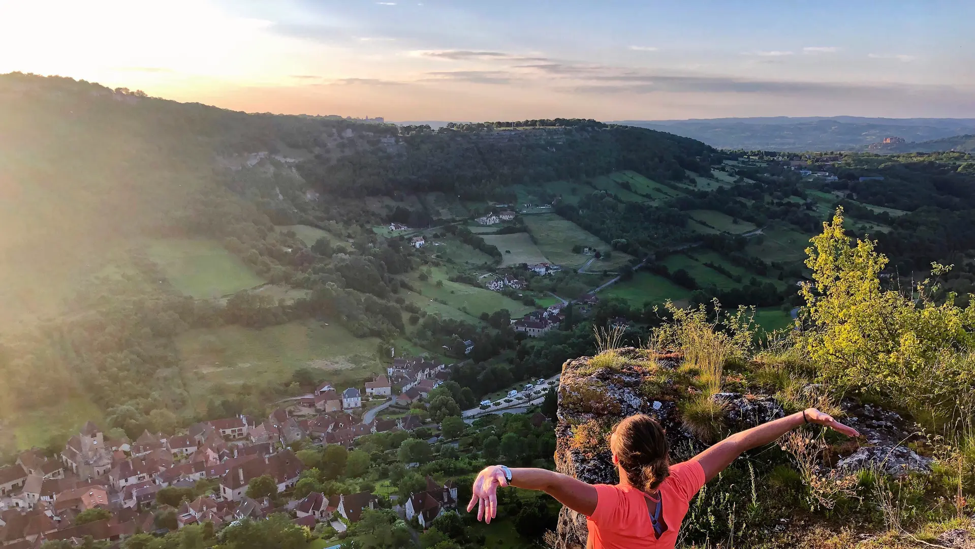 Levé du soleil sur le cirque d'Autoire