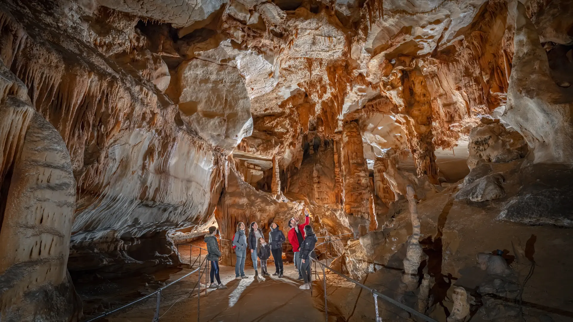 Galerie de l'Ours - vue large - Grotte du Pech Merle