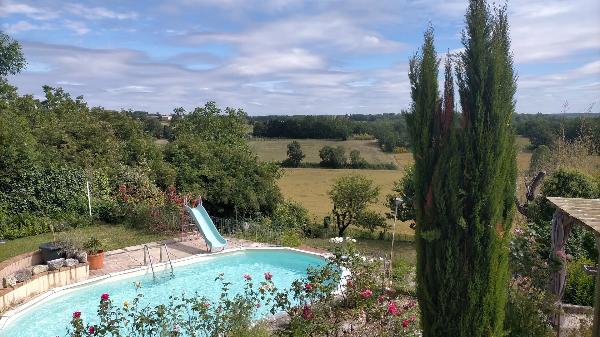 Vue piscine extérieure