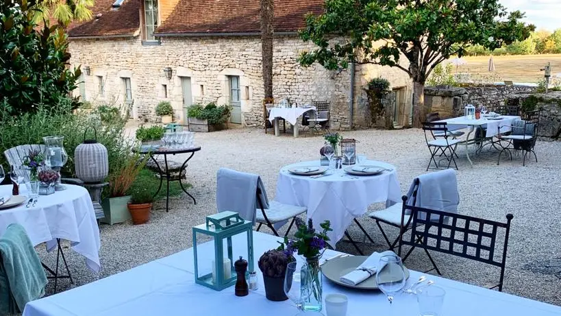 Table d'hôtes dans la cour