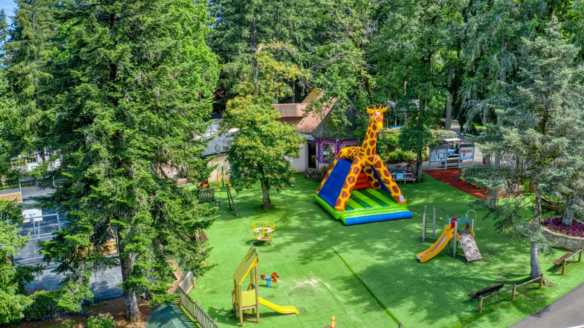 aire-jeux-camping-le-sequoia-enfants-dordogne-lot