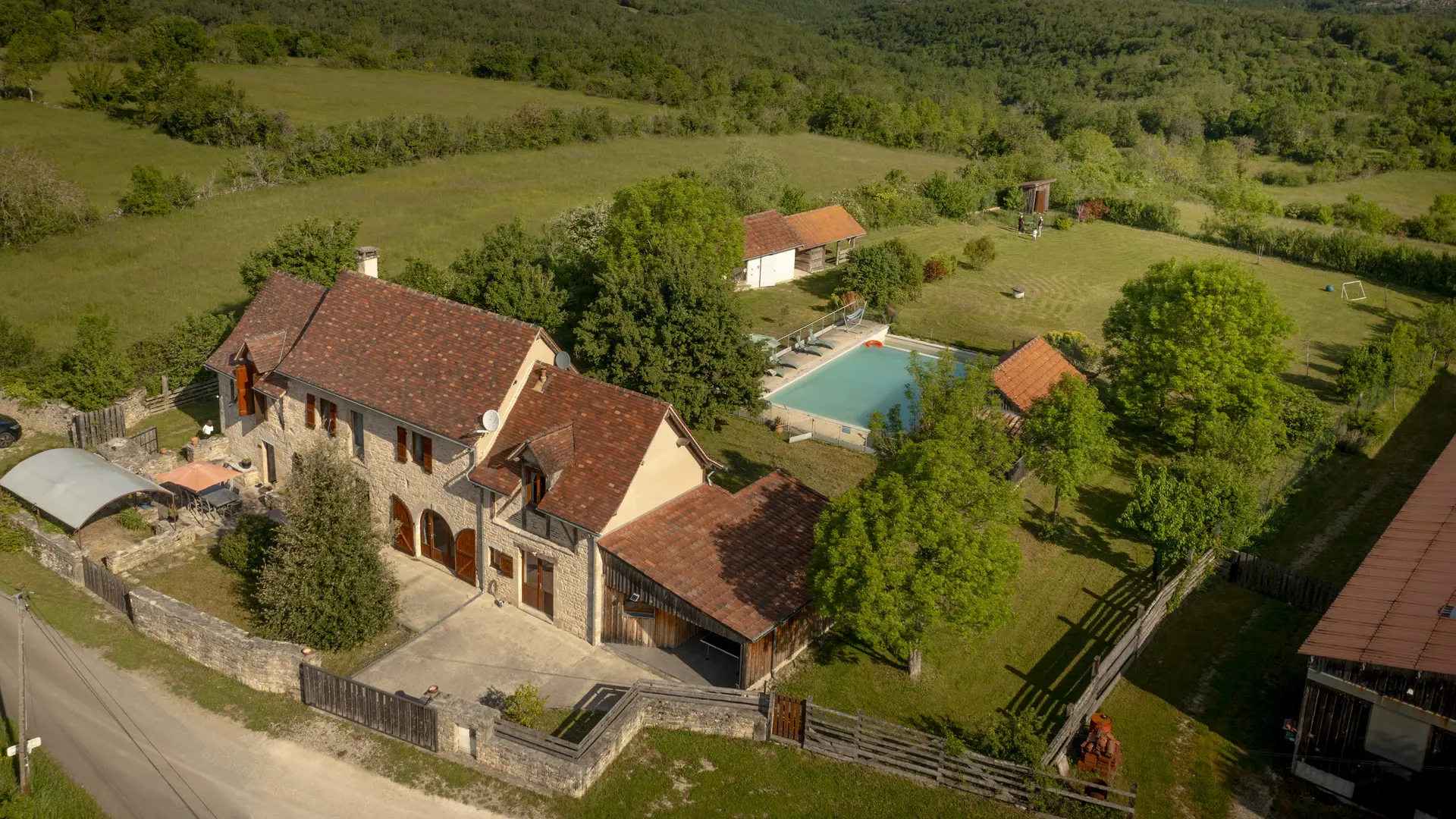 Vue ciel, villa Horizon, piscine et jardin