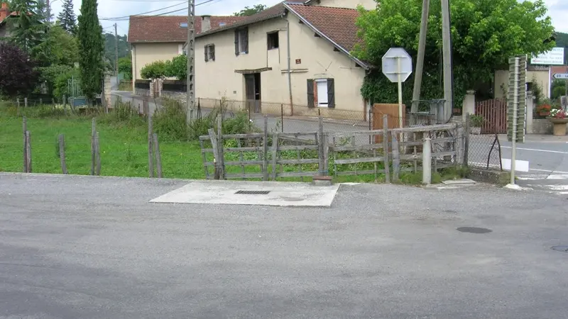 borne de services de Bagnac